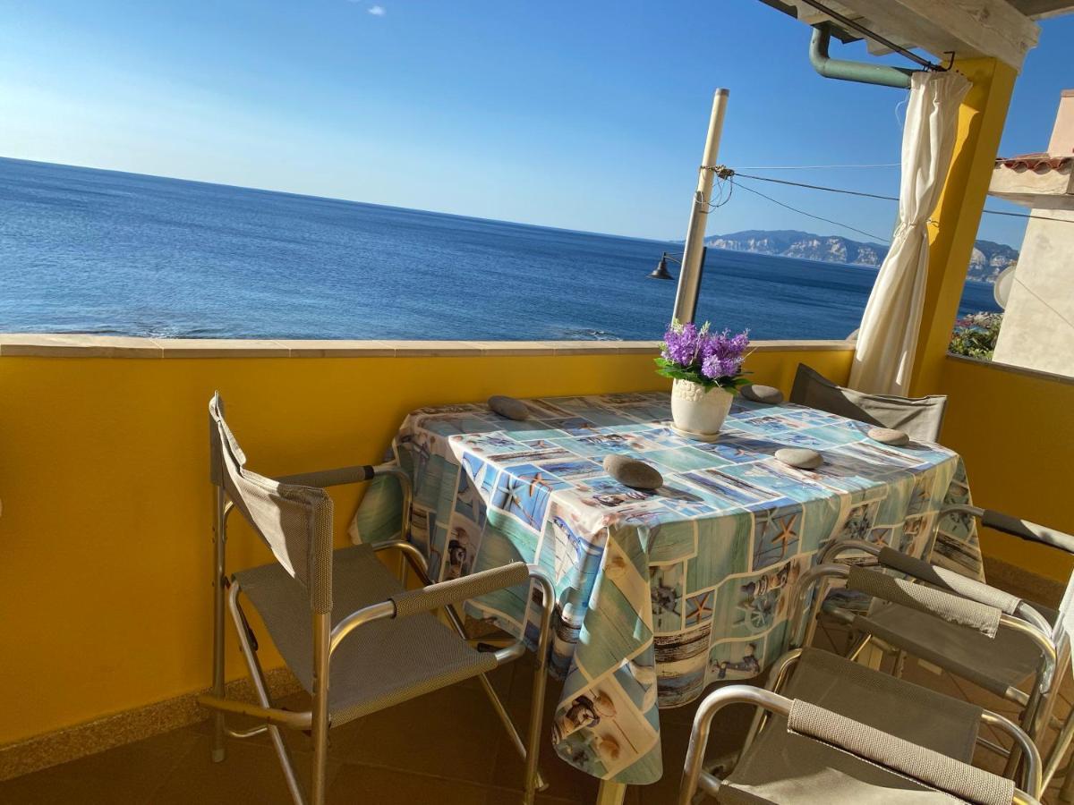 La Casa Gialla Cala Gonone Buitenkant foto